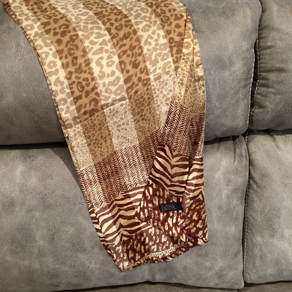 100% silk scarf Adrienne Vittadini - Picture 4 of 5